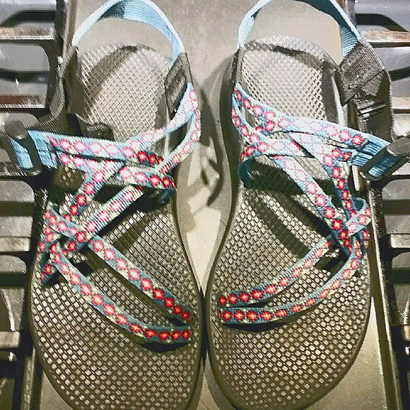 Pair Chaco sandals size W9 like new - Picture 7 of 7